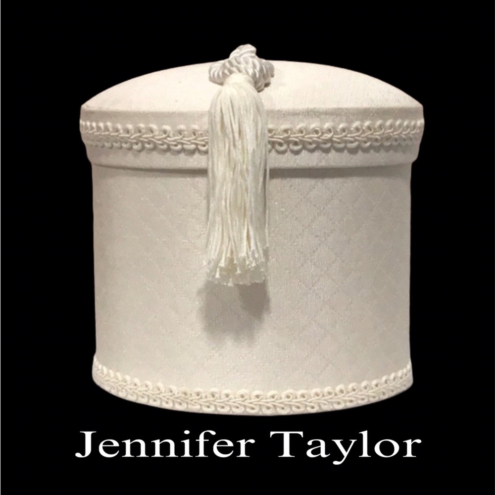 JENNIFER TAYLOR Luxury Light Cream Padded Oval Box with Silky Tassel